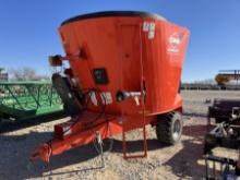 KUHN 5135 VERTICAL MIXR W/SCALES