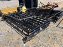 ROUND PEN (15) 10'PANELS (2) GATES