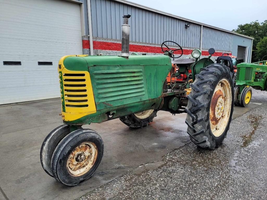 OLIVER MODEL 77 TRI-CYCLE NON ROPS TRACTOR, REAR WHEEL WEIGHTS, 1 SPOOL