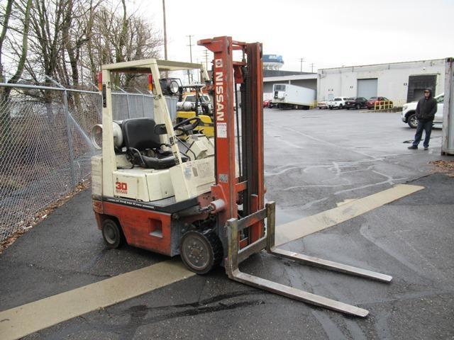 1990 NISSAN Model CPH01A15V, 3,000 lb Solid Tired Forklift, s/n CPH01-920438, powered by 4 cylinder