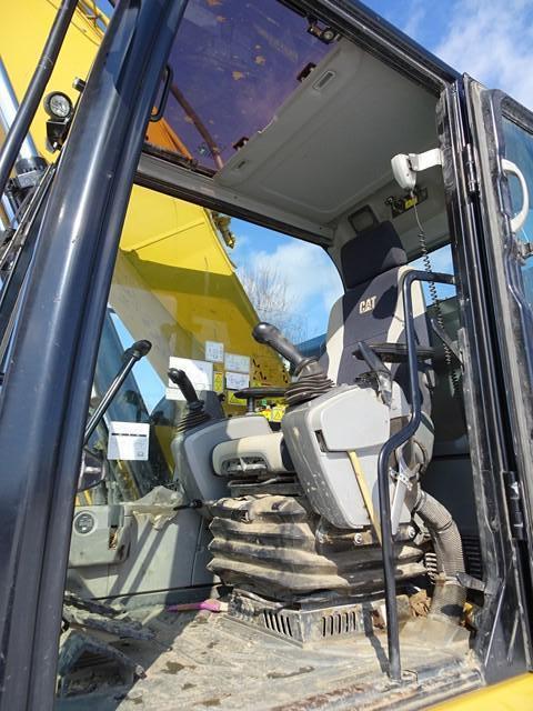 2018 CATERPILLAR Model 325F LCR Hydraulic Excavator, s/n NDJ20246, powered by Cat C4.4 diesel engine