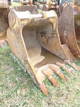 CAT 42" Digging Bucket (320D/320E/321C/325F/PC228) (AE241) (Derry Lane - Blairsville)
