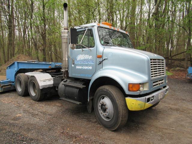 1992 INTERNATIONAL Model 8100 Tandem Axle Truck Tractor, VIN# 1HSHCA5R8NH433623, powered by