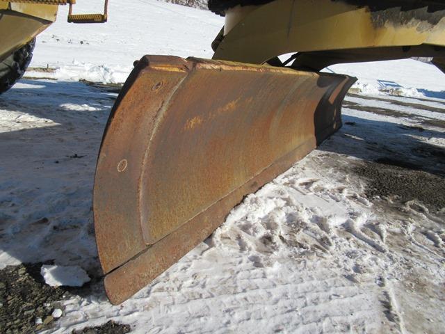 1997 CHAMPION Model 710A Series V Articulated Motor Grader, s/n 027647, powered by Cummins B5.9-C