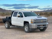 2019 CHEVROLET Model 2500HD LT, 4x4 Crew Cab Flatbed Truck, VIN# 1GC1KSEY1KF260500, powered by