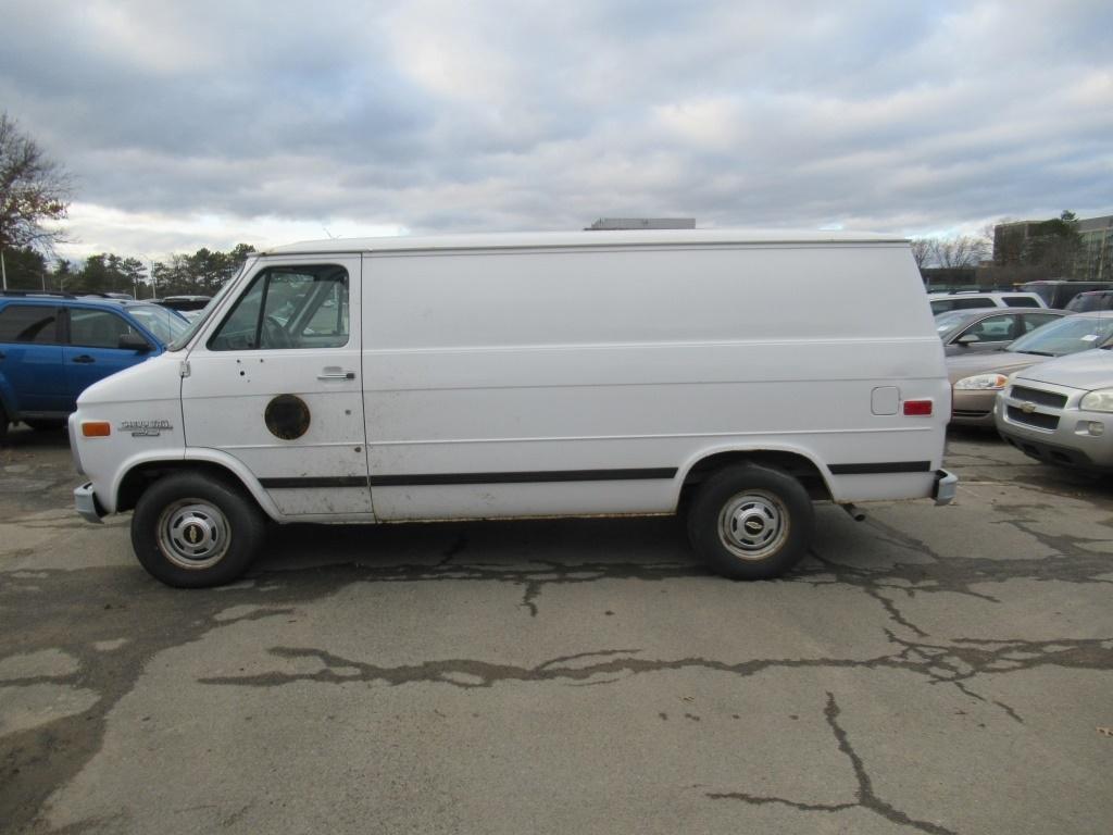 94 Chevrolet G20  Van WH 6 cyl  Started on 12/10/2020 AT PB PS R AC VIN: 1GCEG25Z9RF182778; Defects: