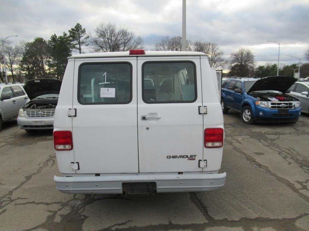 94 Chevrolet G20  Van WH 6 cyl  Started on 12/10/2020 AT PB PS R AC VIN: 1GCEG25Z9RF182778; Defects: