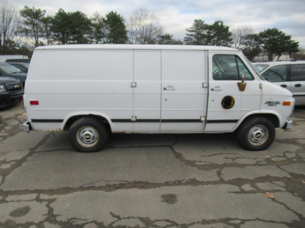94 Chevrolet G20  Van WH 6 cyl  Started on 12/10/2020 AT PB PS R AC VIN: 1GCEG25Z9RF182778; Defects: