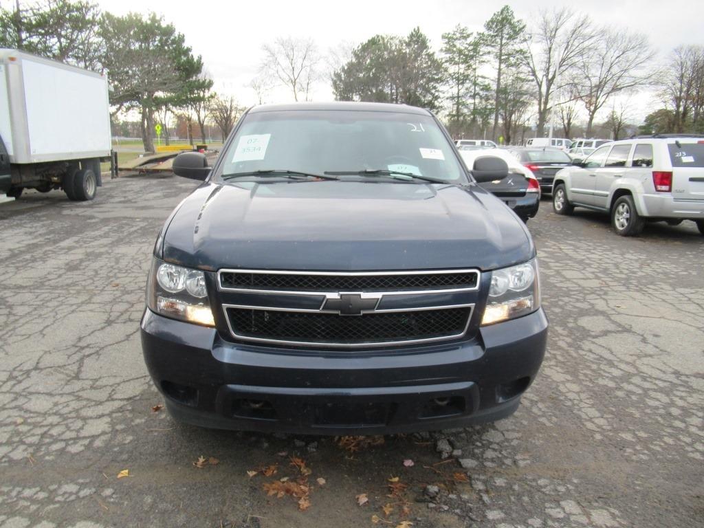 07 Chevrolet Tahoe  Subn BL 8 cyl  4X4; Started on 12/10/2020 AT PB PS R AC PW VIN: 1GNFK030X7R41103