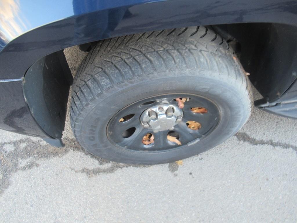 11 Chevrolet Tahoe  Subn BL 8 cyl  Started with Jump on 12/10/2020 AT PB PS R AC PW VIN: 1GNLC2E02BR