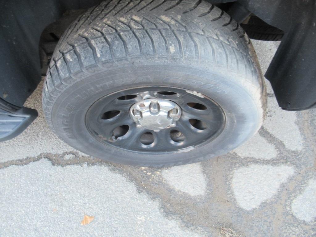 11 Chevrolet Tahoe  Subn BL 8 cyl  Started with Jump on 12/10/2020 AT PB PS R AC PW VIN: 1GNLC2E02BR