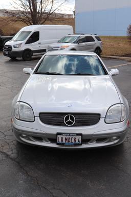2003 Mercedes Benz SLK320 Convertible.  Vin: WDBKK65FX3F274602. Miles: 74,504. V6 5-speed automatic
