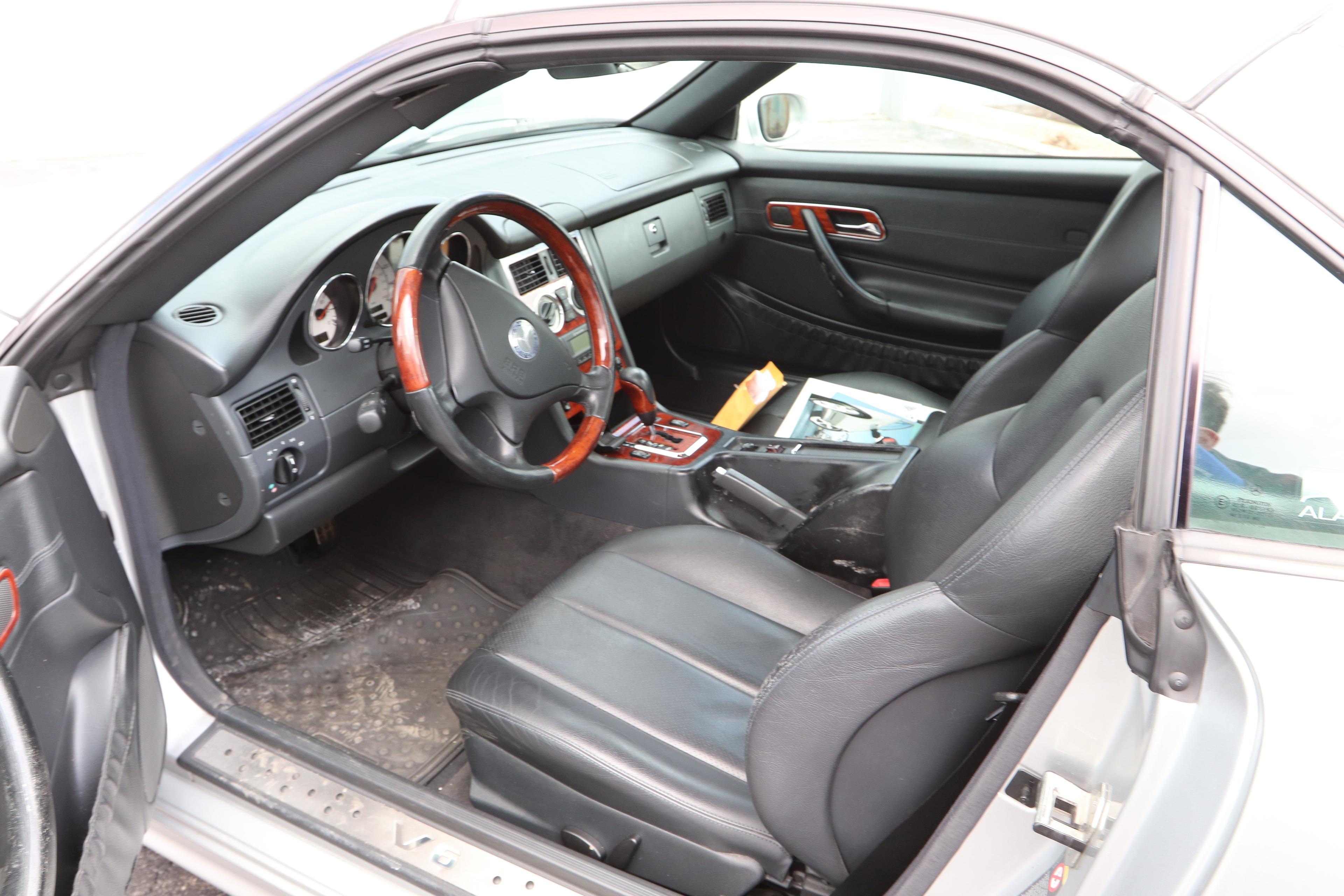 2003 Mercedes Benz SLK320 Convertible.  Vin: WDBKK65FX3F274602. Miles: 74,504. V6 5-speed automatic