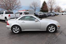 2003 Mercedes Benz SLK320 Convertible.  Vin: WDBKK65FX3F274602. Miles: 74,504. V6 5-speed automatic