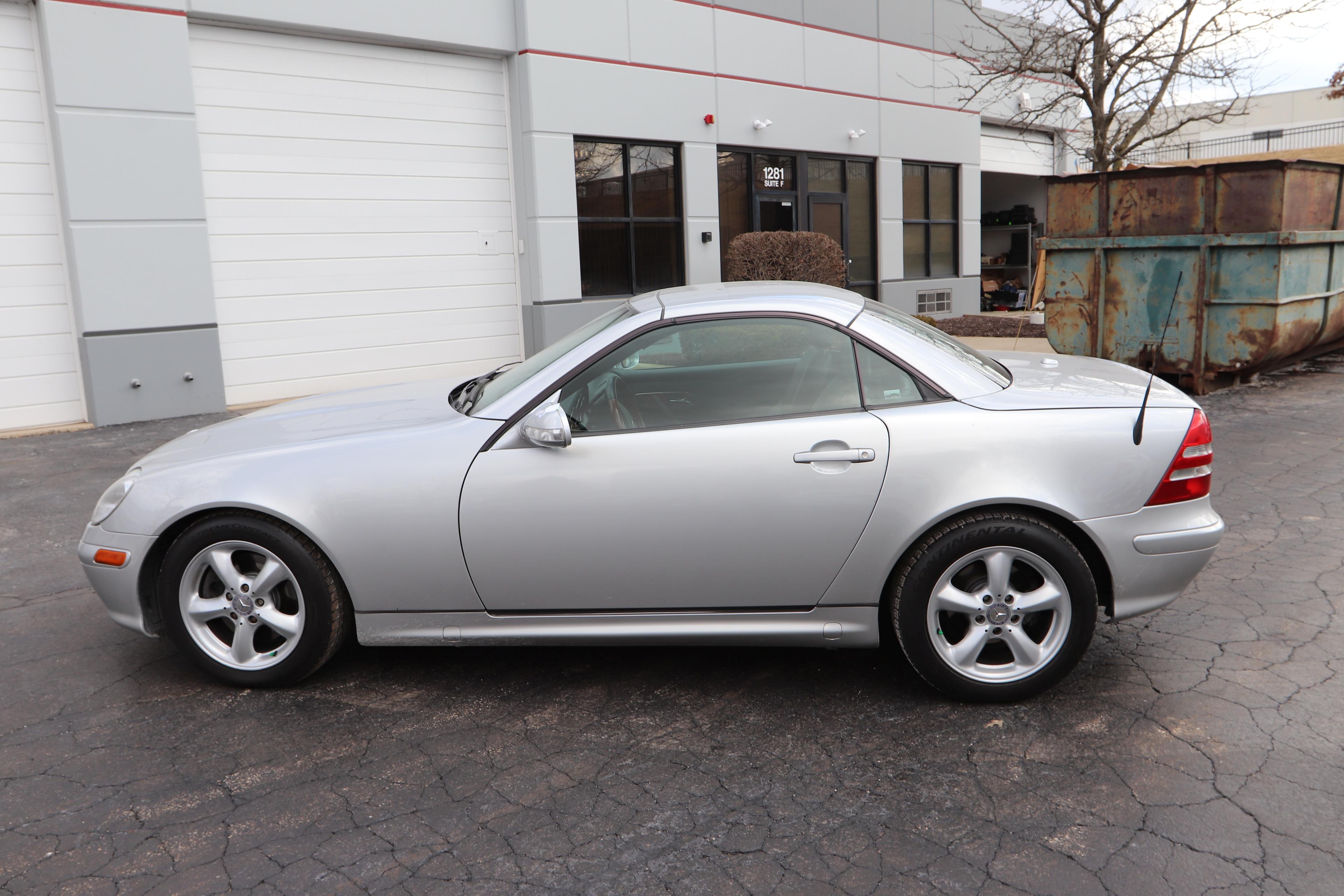 2003 Mercedes Benz SLK320 Convertible.  Vin: WDBKK65FX3F274602. Miles: 74,504. V6 5-speed automatic