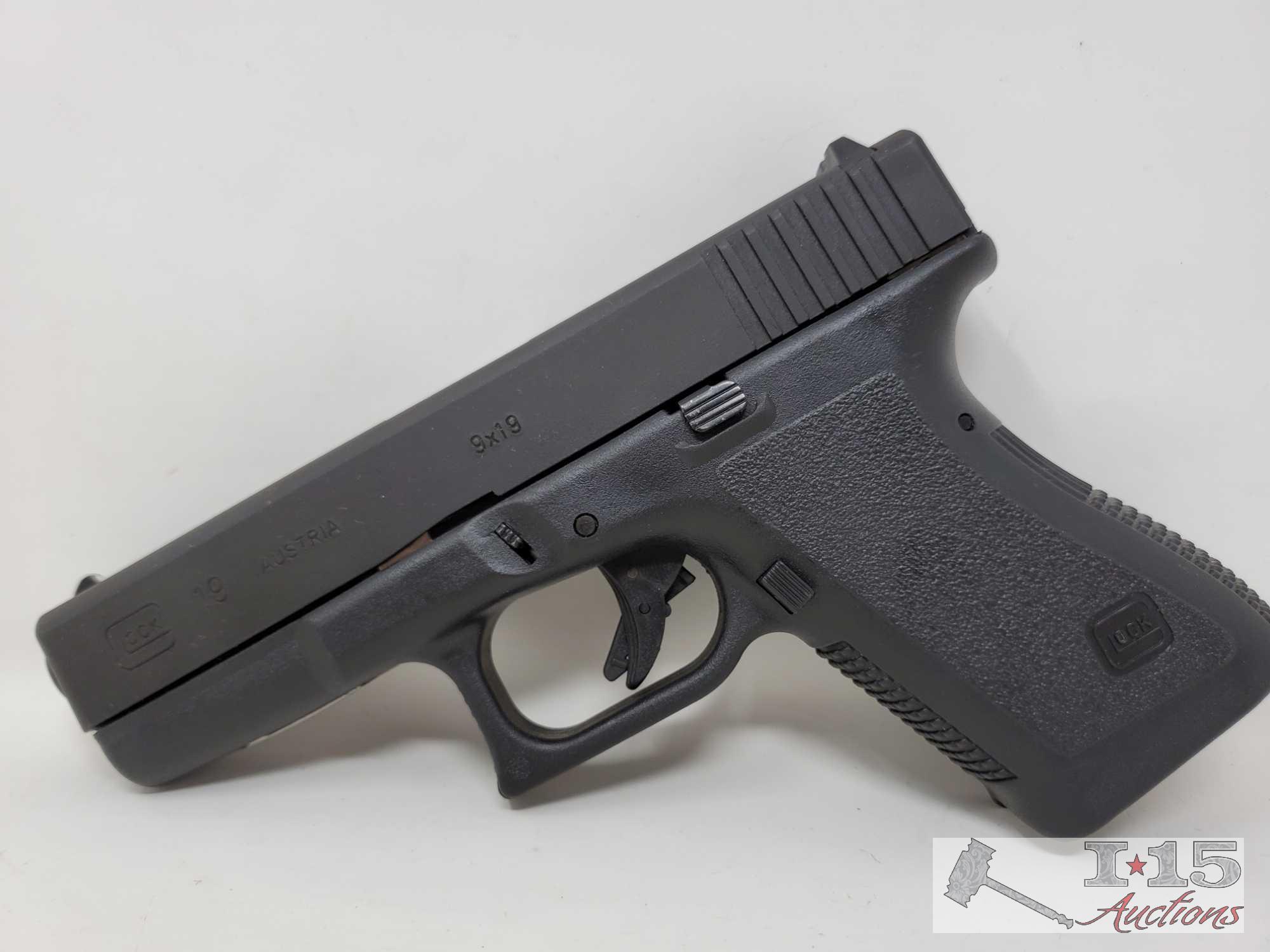 Glock 19 9mm Semi-Auto Pistol with Case
