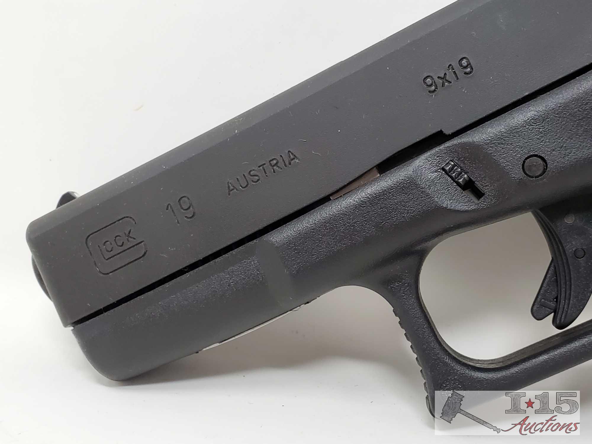 Glock 19 9mm Semi-Auto Pistol with Case