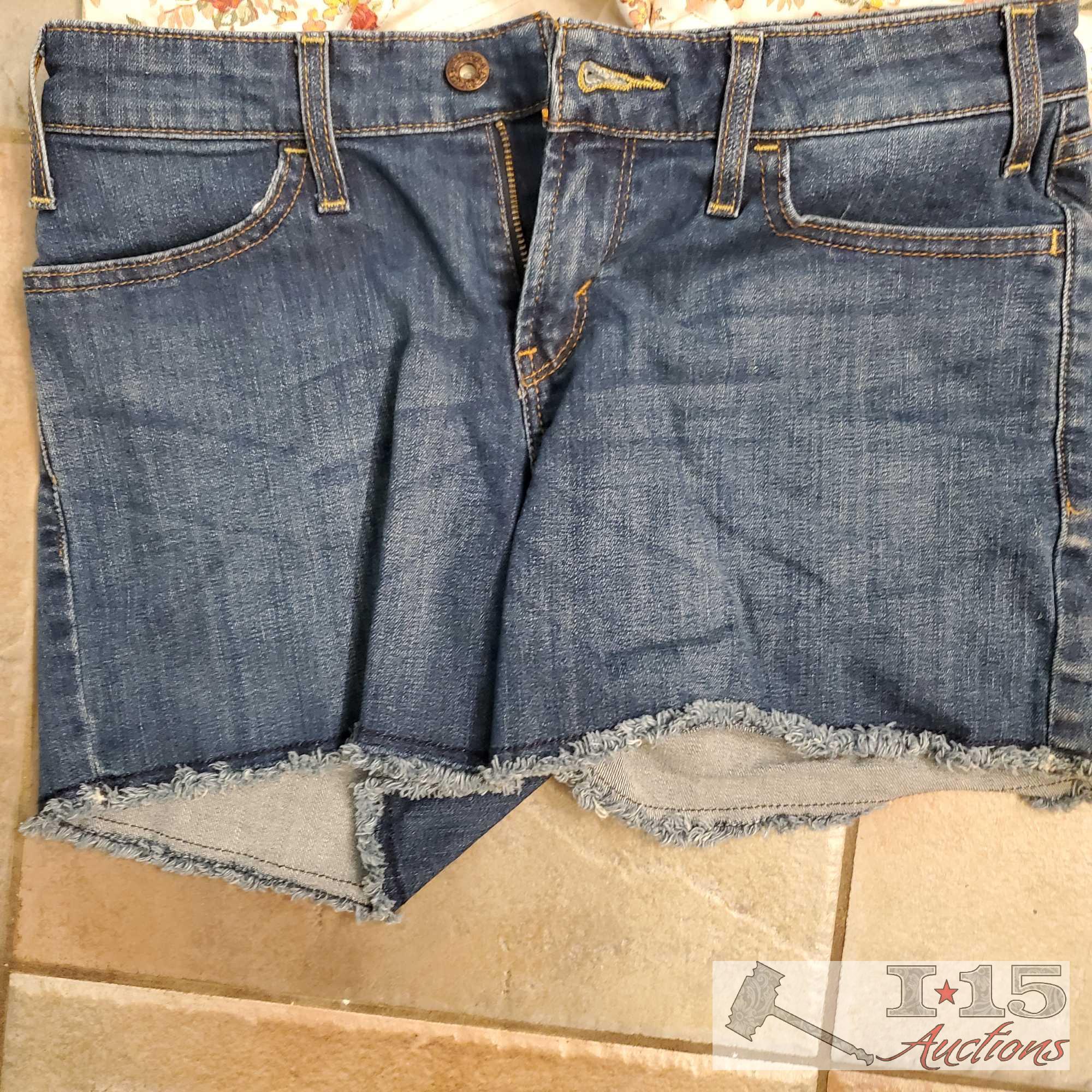 Approximately 12 Pairs of Ladies Shorts