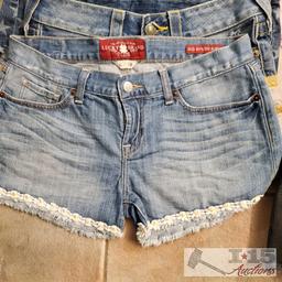 Approximately 12 Pairs of Ladies Shorts