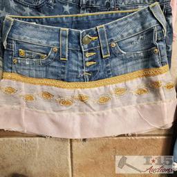 Approximately 12 Pairs of Ladies Shorts