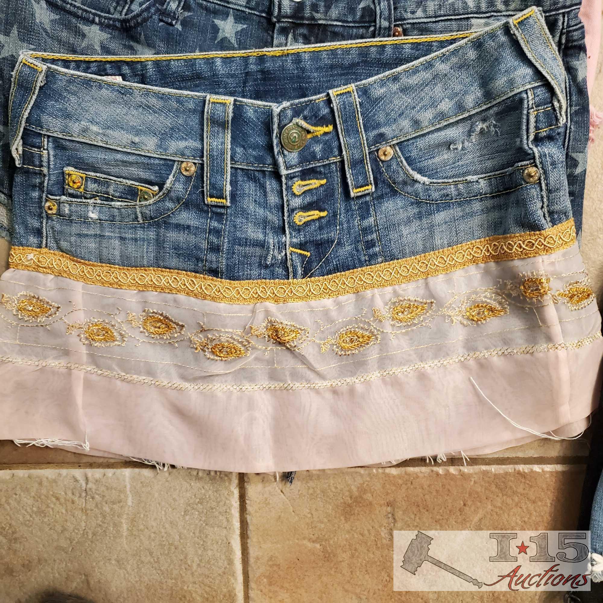 Approximately 12 Pairs of Ladies Shorts