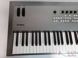 Yamaha MM8 Keyboard