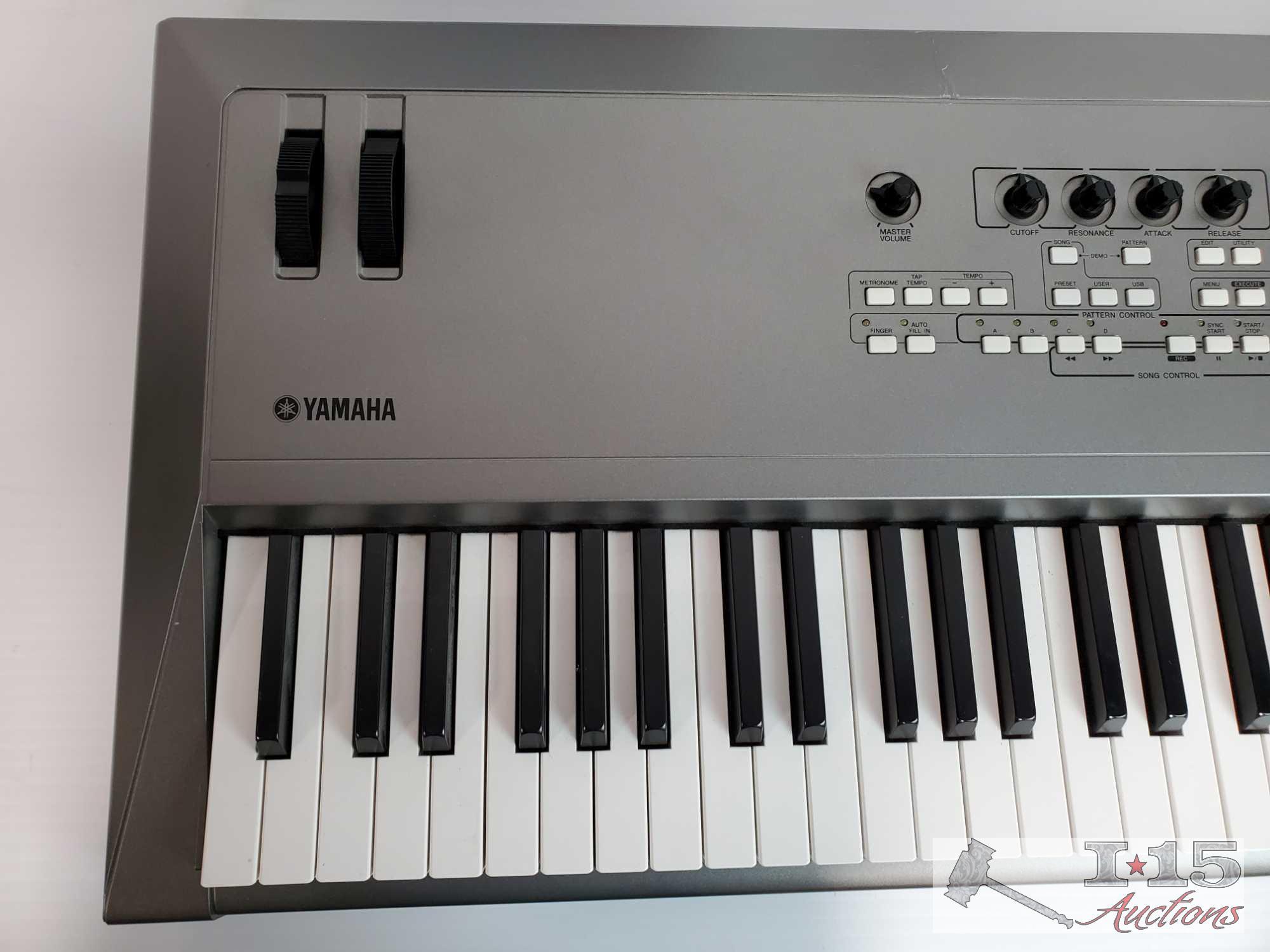 Yamaha MM8 Keyboard