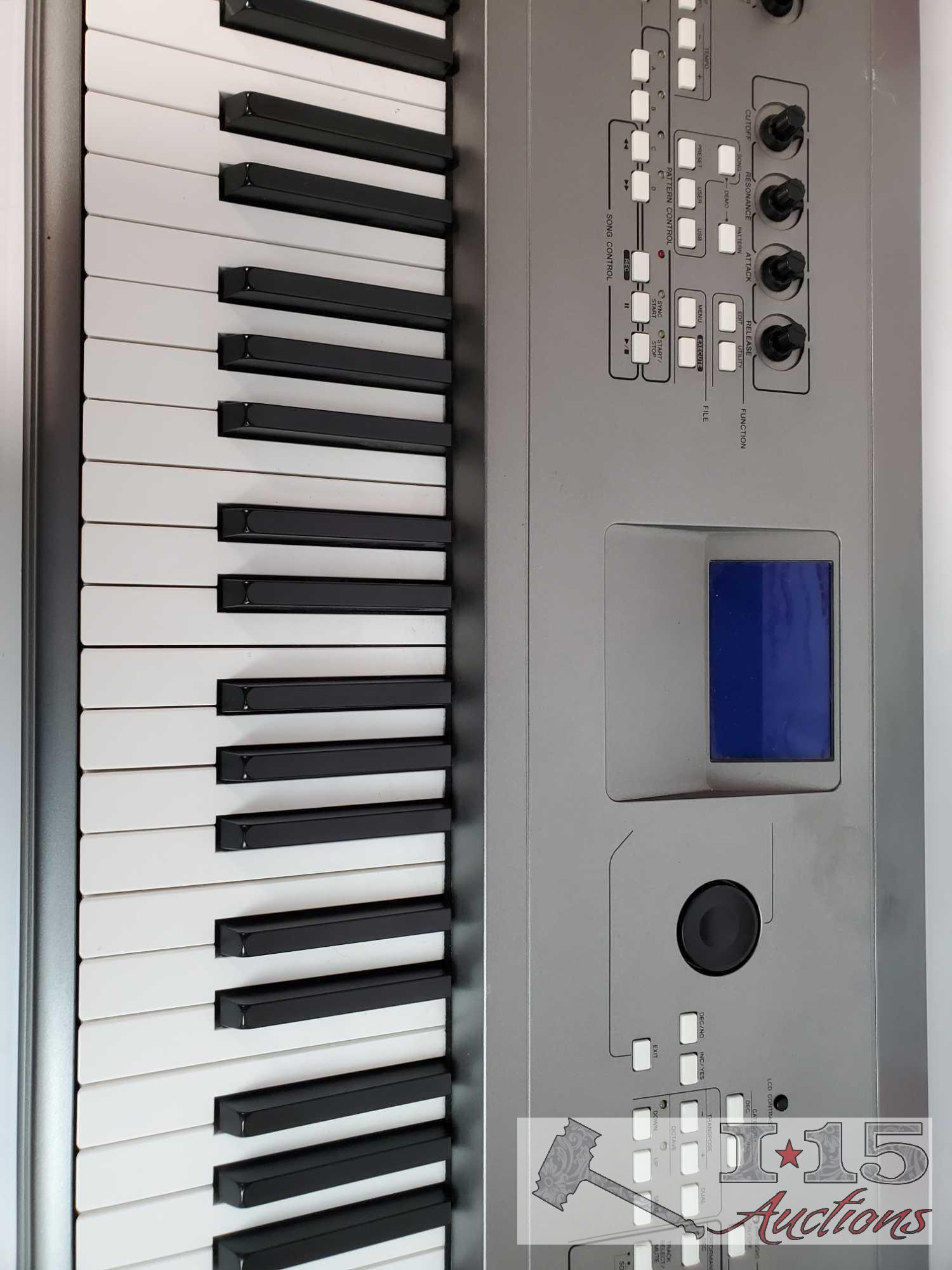 Yamaha MM8 Keyboard