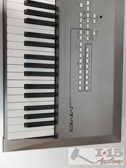 Yamaha MM8 Keyboard