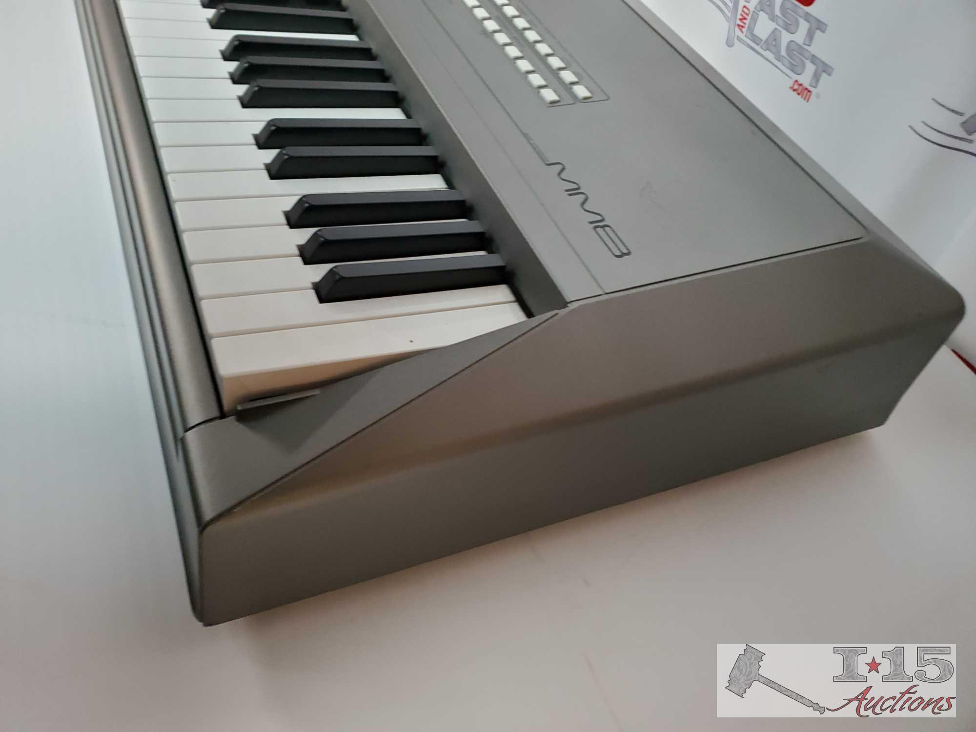 Yamaha MM8 Keyboard