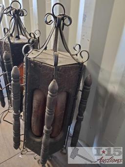 2 Lights Fixtures