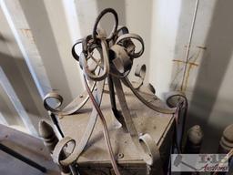 2 Lights Fixtures