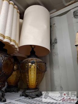 2 Lamps and 4 Lamp Shades