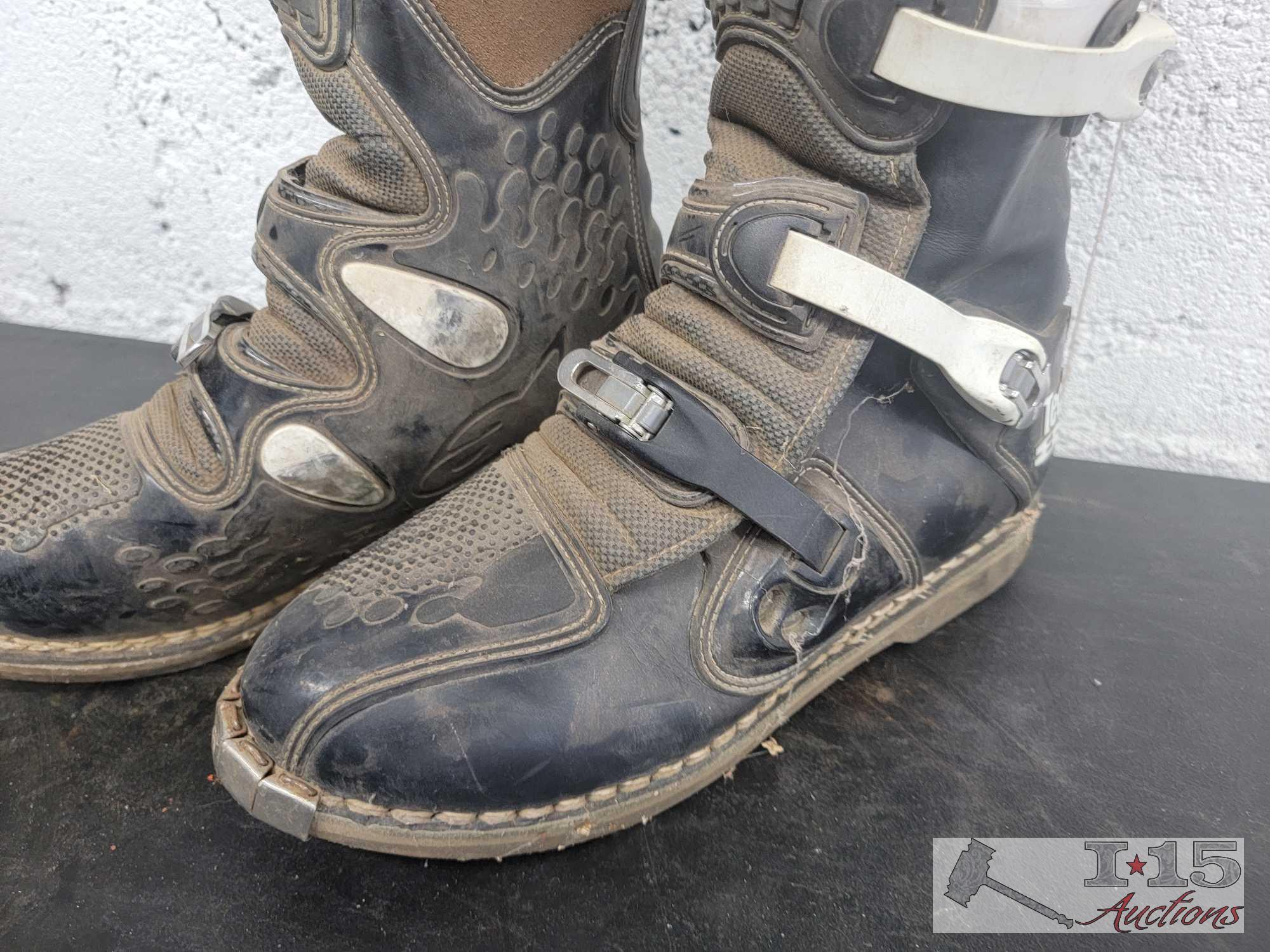Alpine Star Tech 8 and Vintage Gaerne Riding Boots