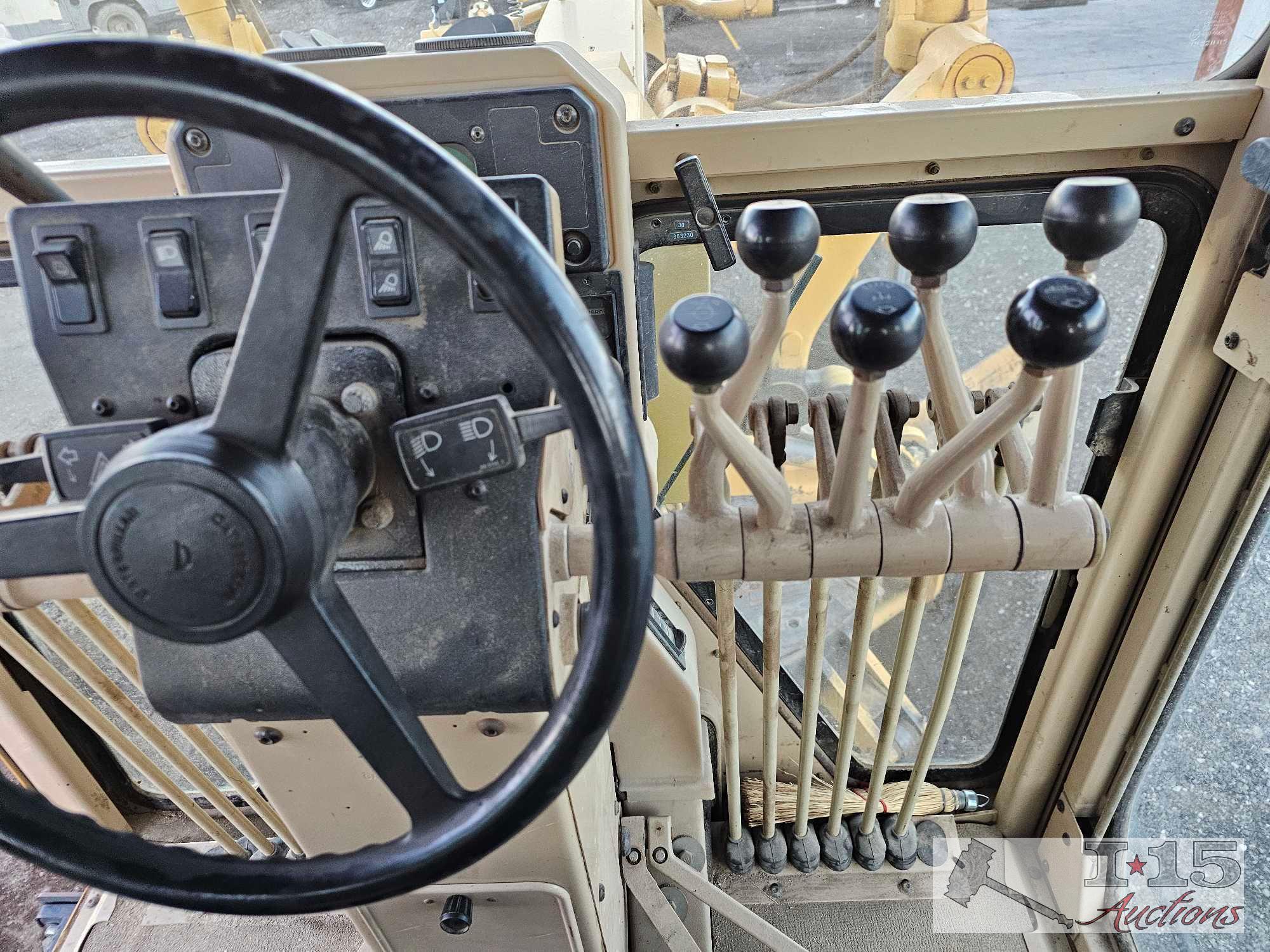 2005 Caterpillar Grader 143H