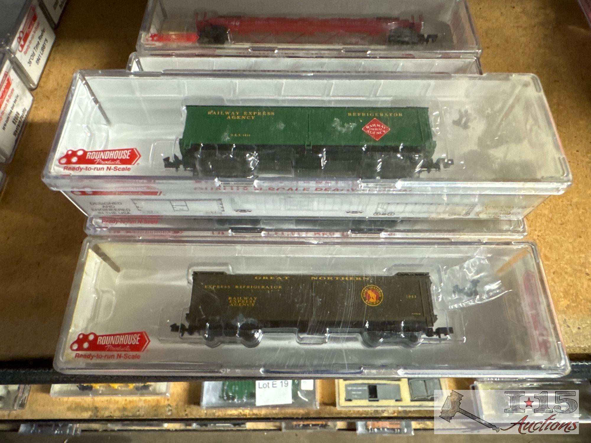 (53) Roundhouse & Deluxe N-Scale Model Trains