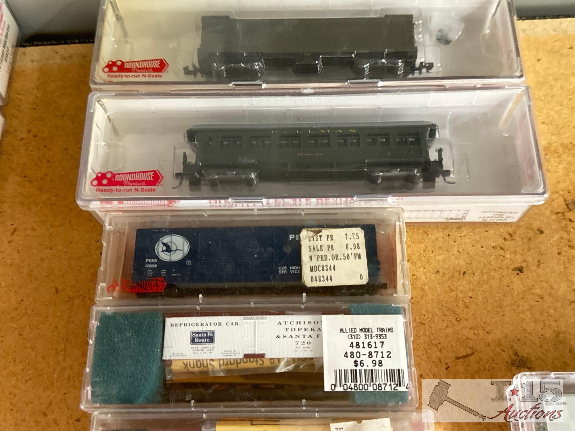 (53) Roundhouse & Deluxe N-Scale Model Trains