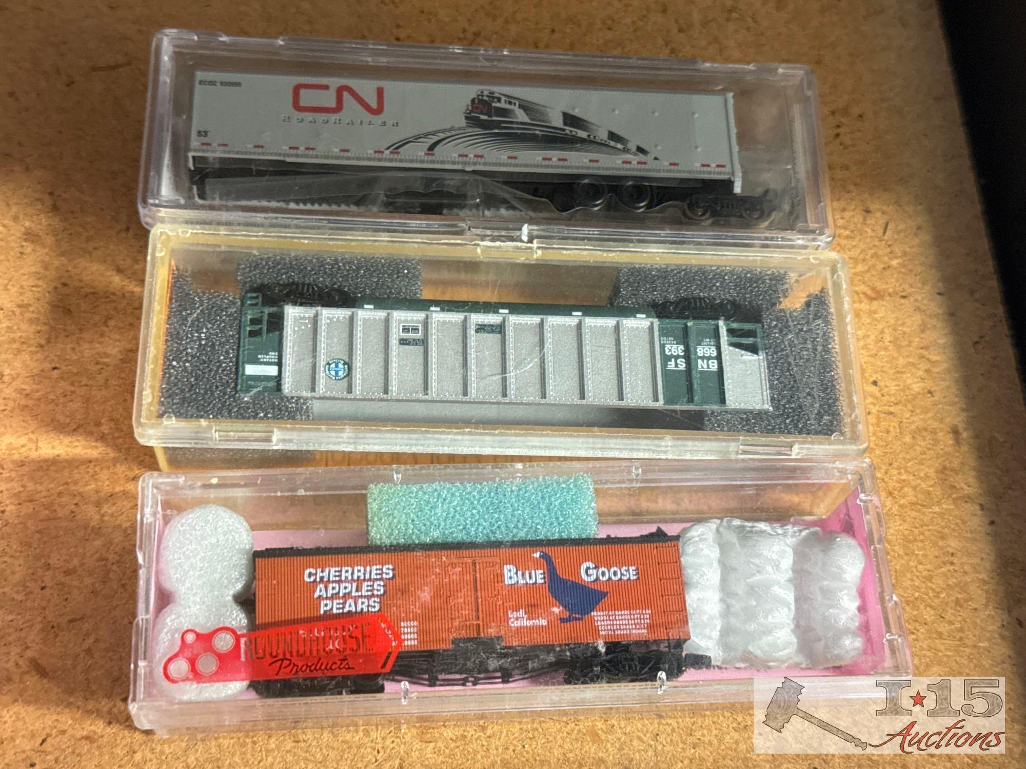 (53) Roundhouse & Deluxe N-Scale Model Trains