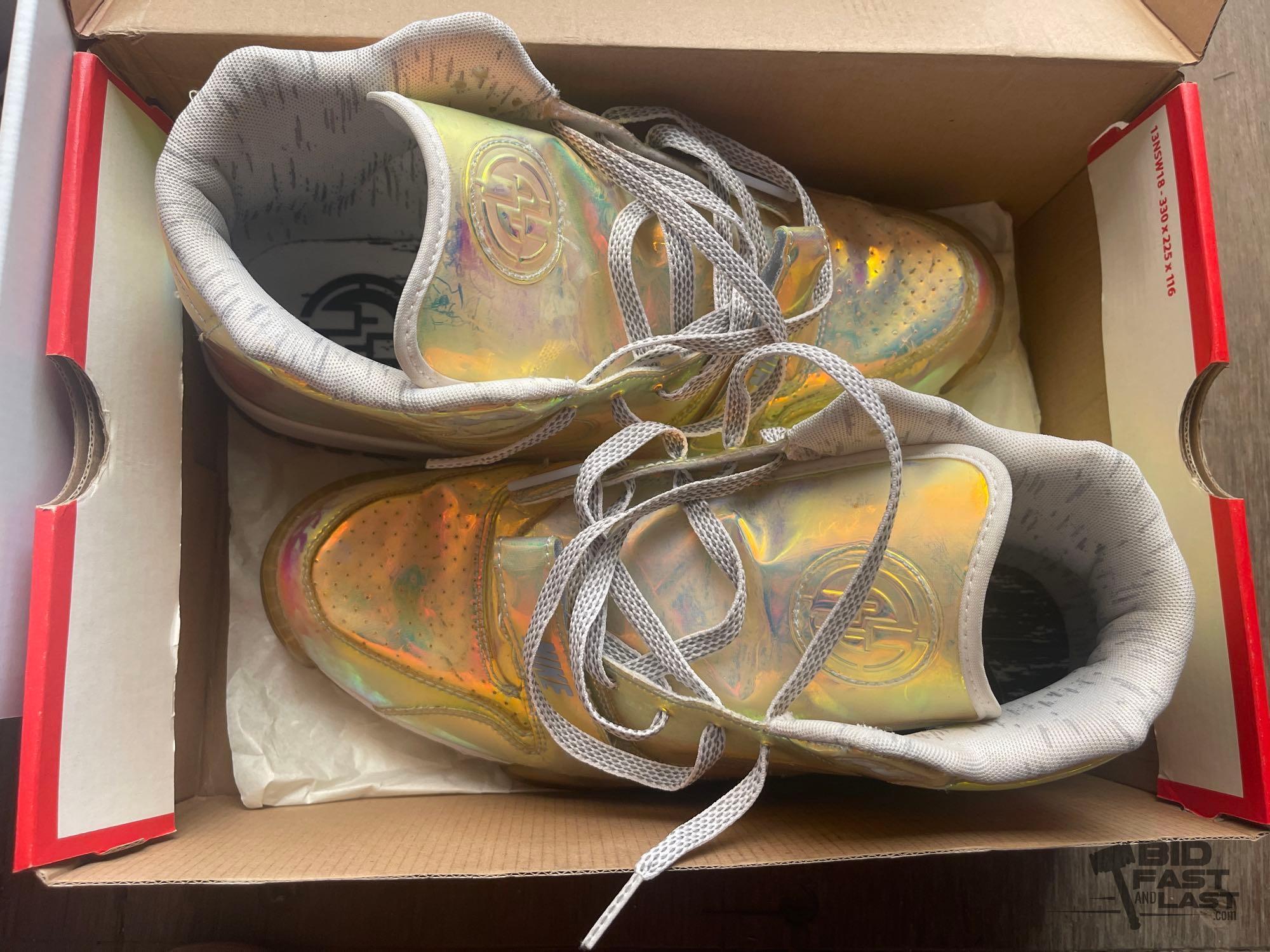 (5) Pairs of Shoes