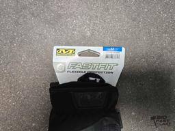 NEW!! (10) Pairs of Mechanix Wear FastFit M Gloves