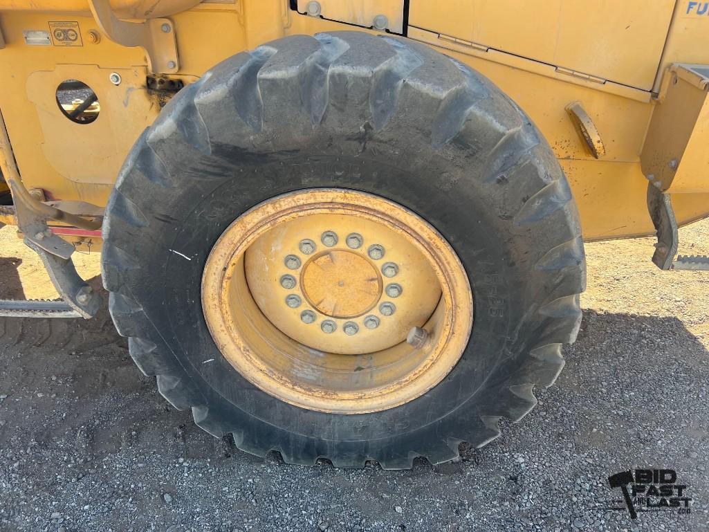 John Deere 444H Loader