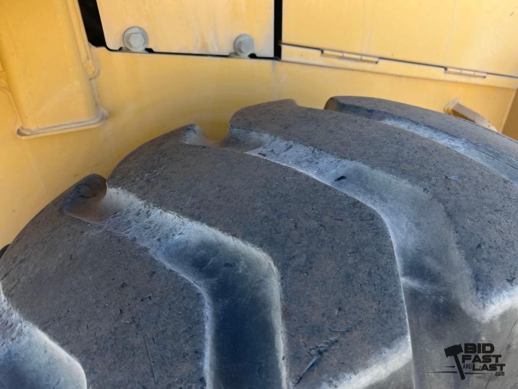 John Deere 444H Loader