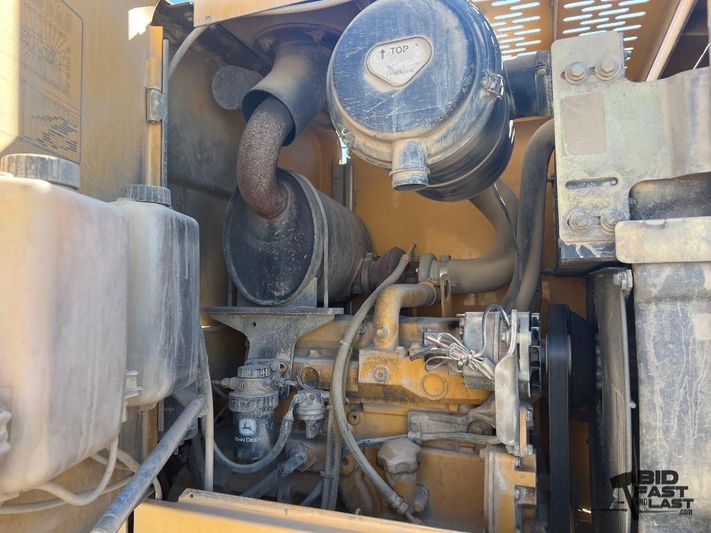 John Deere 444H Loader