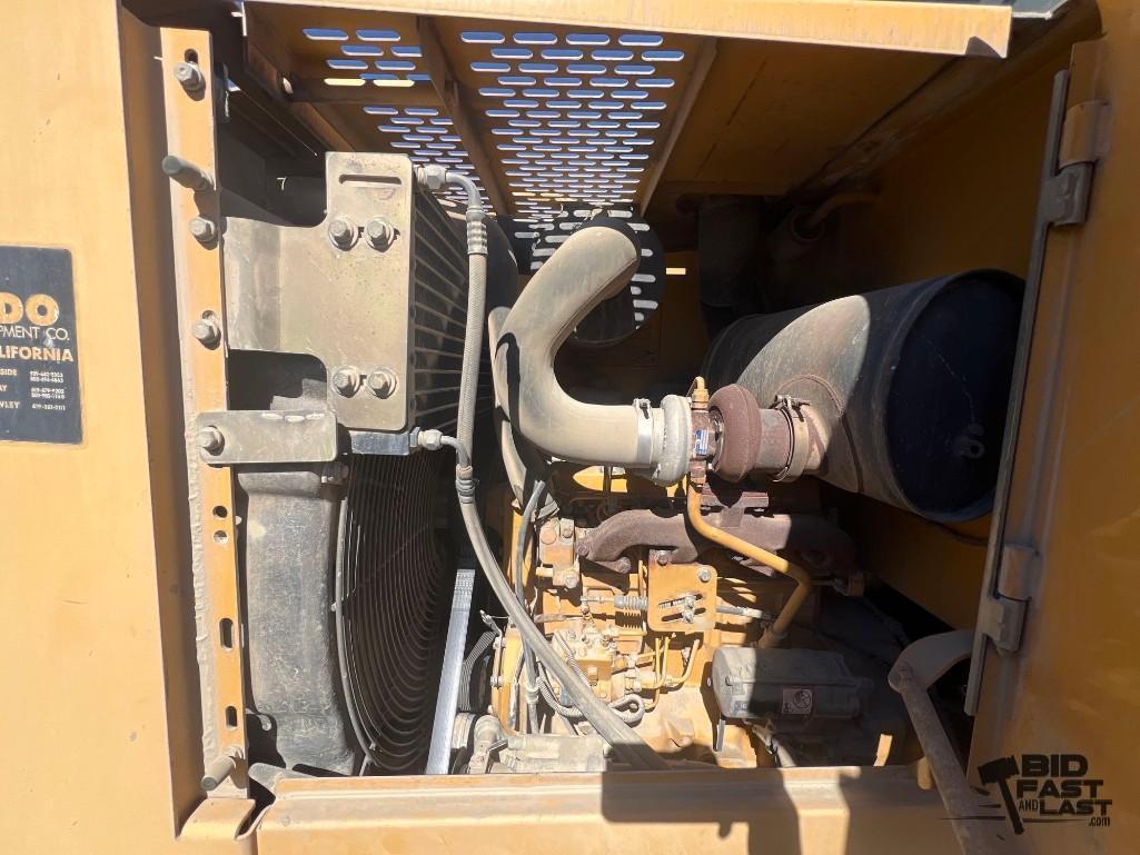 John Deere 444H Loader