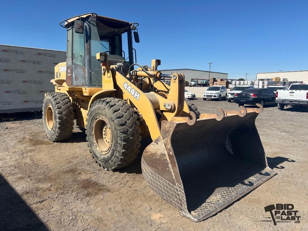 John Deere 444H Loader