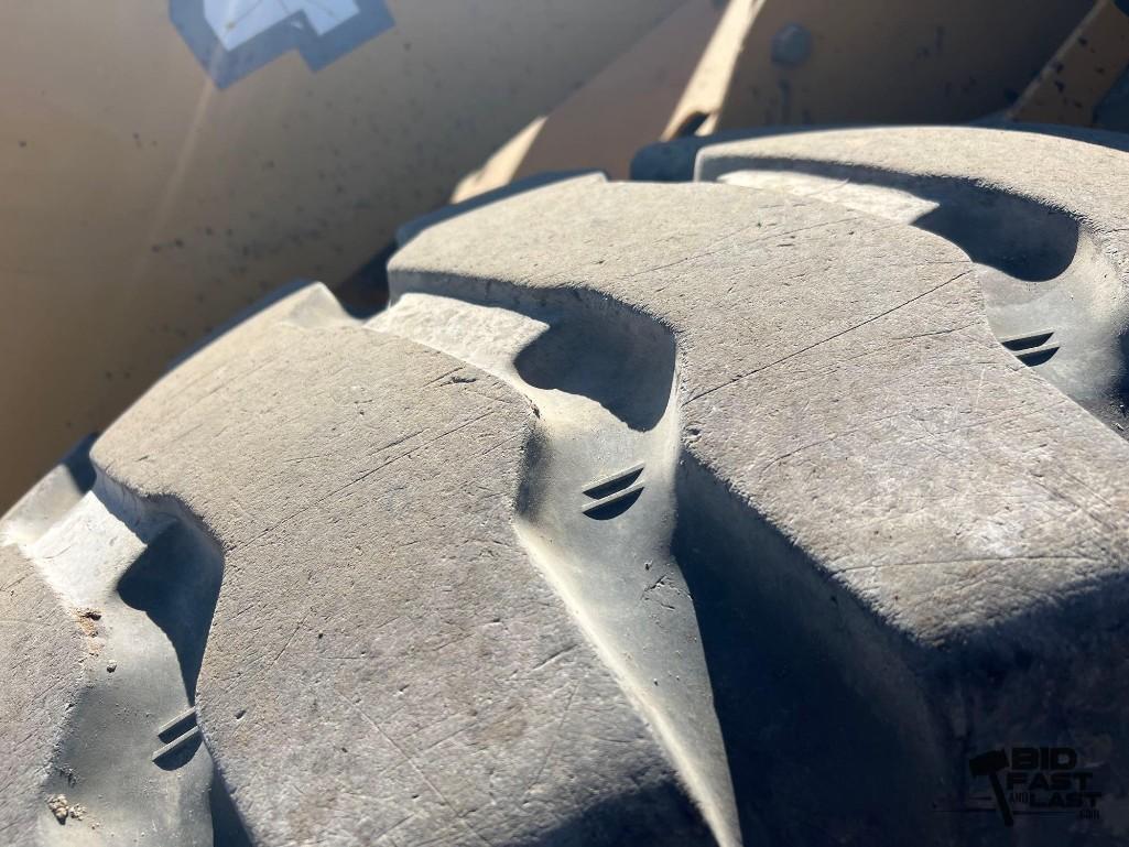 John Deere 444H Loader