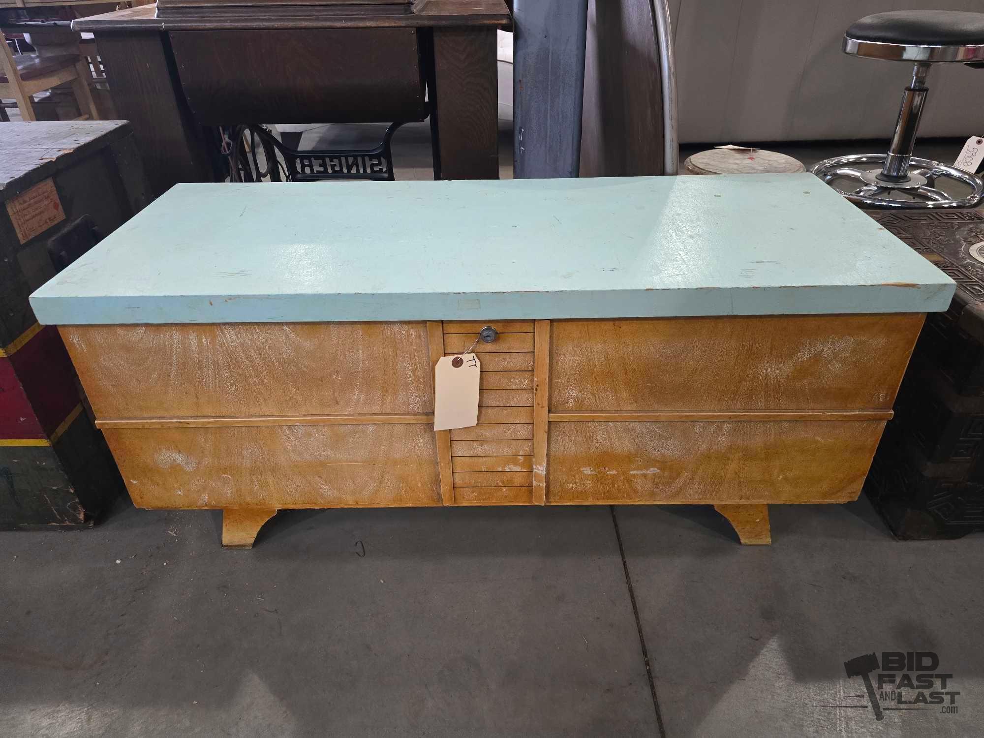 Finer Cavalier Red Cedar Chest