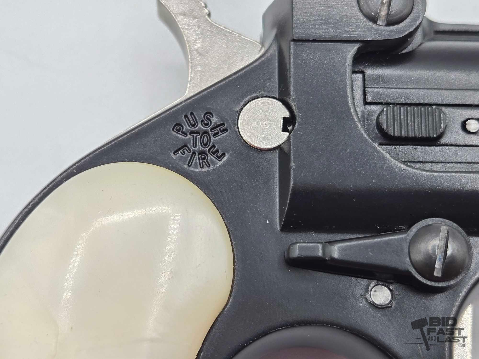 Davis Industries D-22 .22lr Derringer