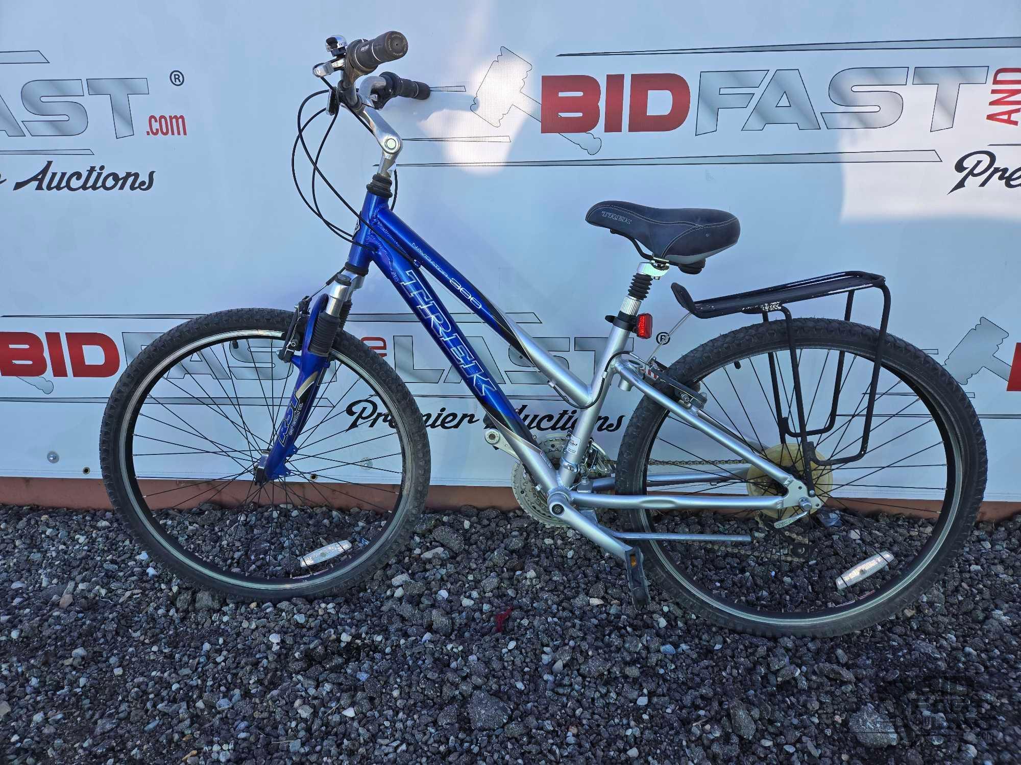 Trek Navigator 300 8-Speed Mountain Mike with 26" Wheels