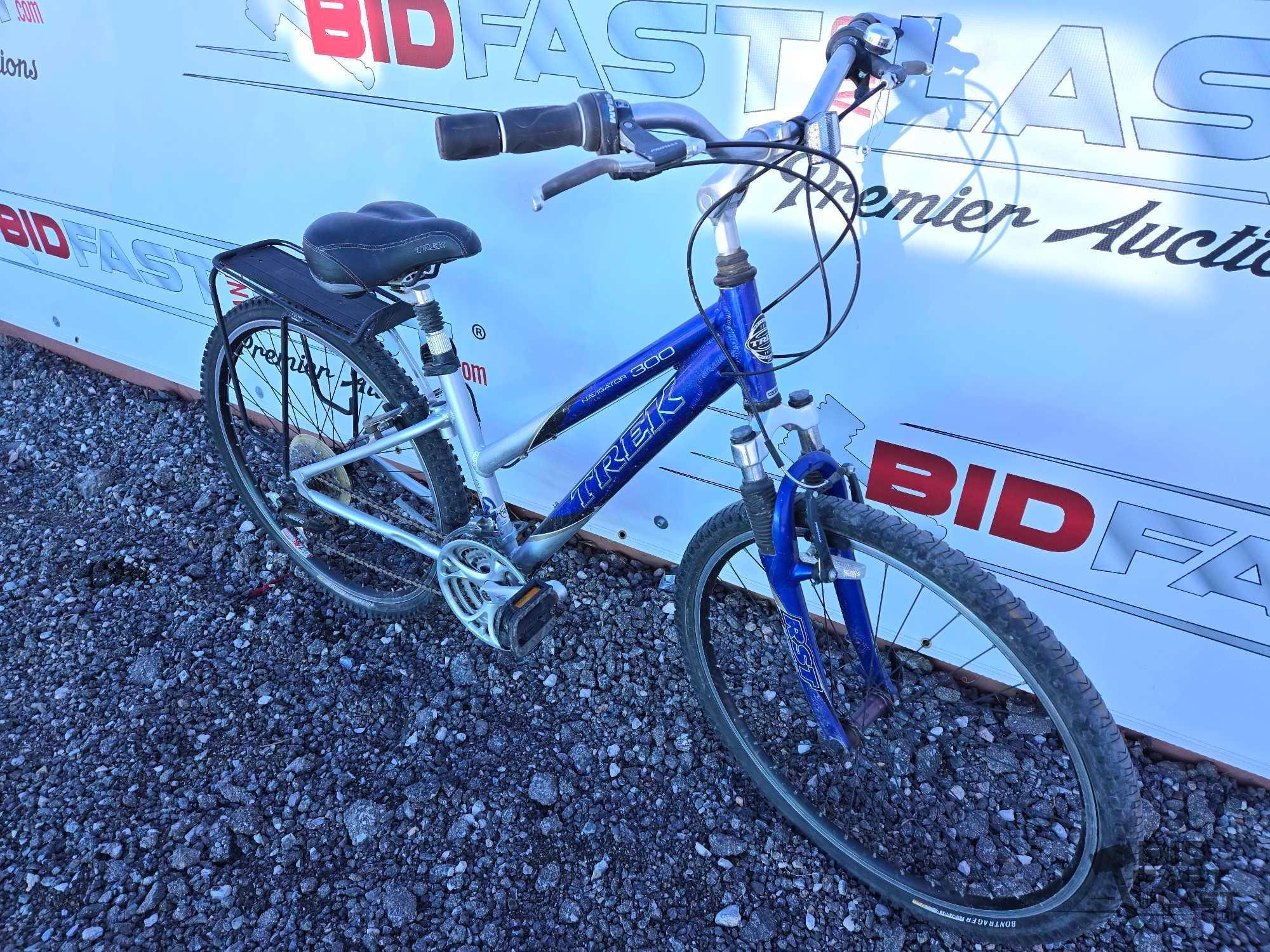 Trek Navigator 300 8-Speed Mountain Mike with 26" Wheels